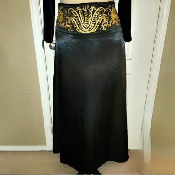 Le Chateau black satin maxi skirt with  gold embroidery at waist size 10… - Picture 1 of 13